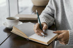 Nghệ thuật journaling - Tại sao viết tay trên sổ da giúp bạn chạm đến tự do tâm trí?